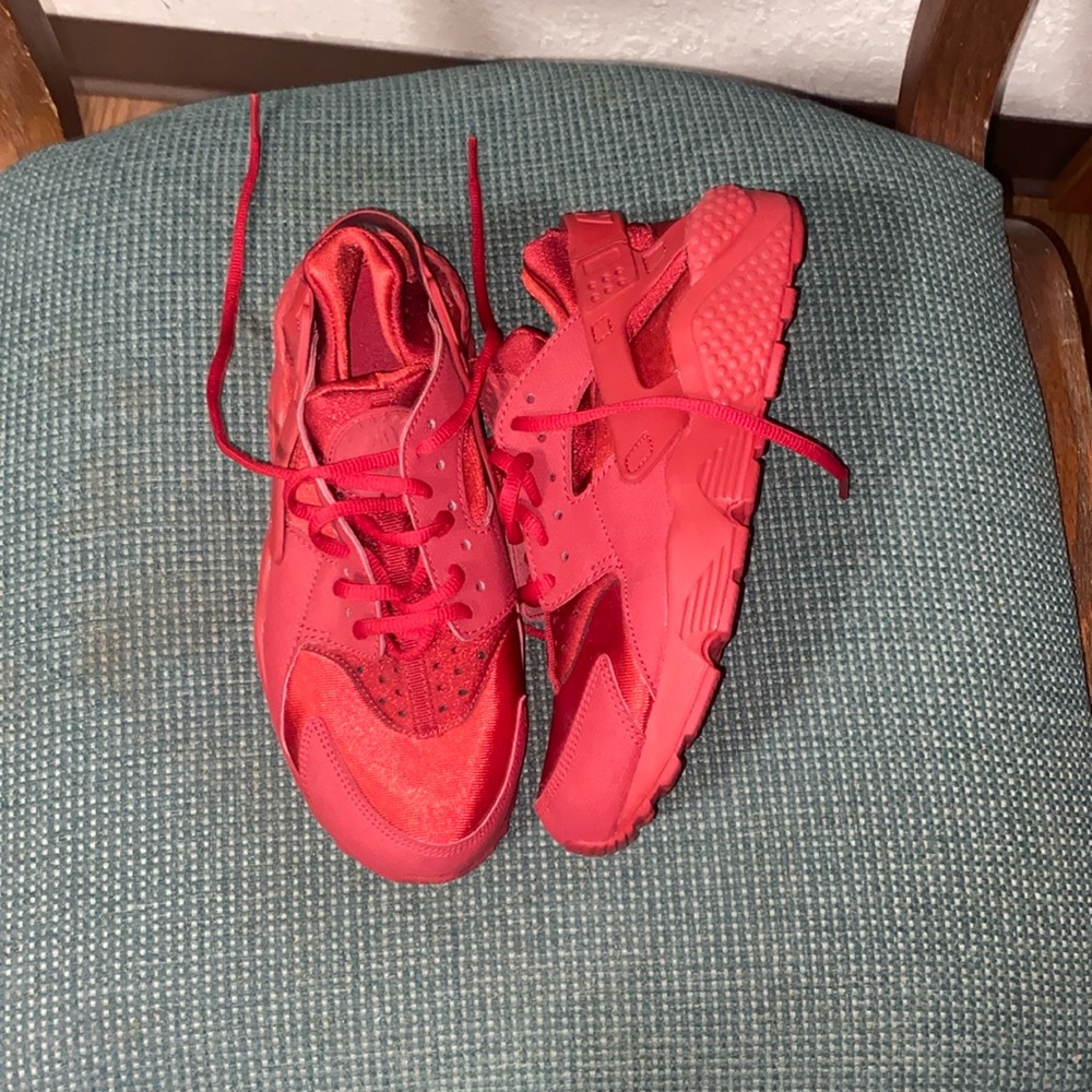 Red Huaraches